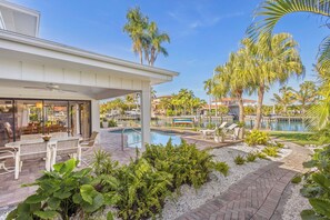 A heated pool - Grand Waterfront Home–Private Pool & Dock Access Emerald Bay in LBK by RVA (Longboat Key)