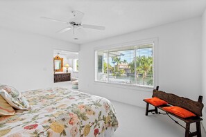4 bedrooms, desk, iron/ironing board, WiFi - Grand Waterfront Home–Private Pool & Dock Access Emerald Bay in LBK by RVA (Longboat Key)