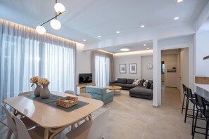 Luxe appartement, 2 slaapkamers, uitzicht op tuin | Dineren op de kamer