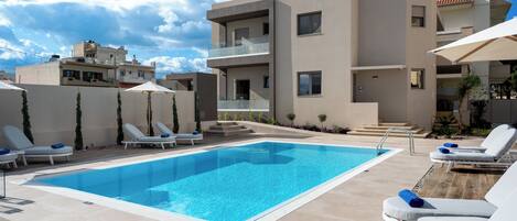 Outdoor pool, pool umbrellas, sun loungers