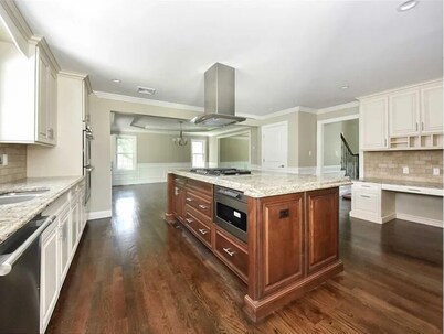 Stunning 5 Bedroom Retreat with 3 Baths and Expansive Heated In-Ground Pool