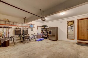House, Multiple Beds, Balcony, Mountain View (Lakeview Home in the Tahoe Keys) | Interior