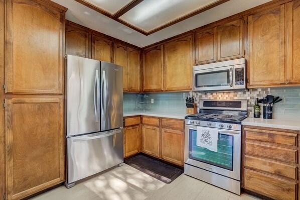 House, Multiple Beds, Balcony, Mountain View (Lakeview Home in the Tahoe Keys) | Private kitchen | Fridge, microwave, oven, stovetop