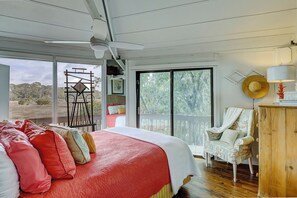 1 slaapkamer, een strijkplank/strijkijzer, wifi, beddengoed