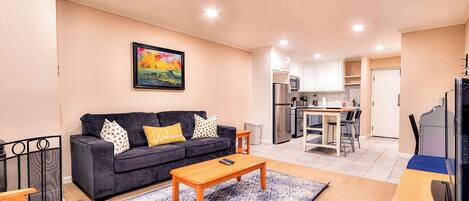 Apartment, 1 King Bed with Sofa bed, Balcony, Mountain View (Lakeland Getaway) | Living area | 42-inch flat-screen TV with digital channels, fireplace