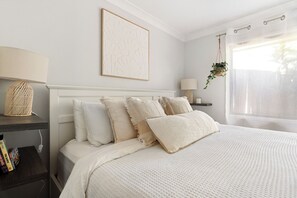 4 عدّة غرف نوم وسرير سفر وواي فاي مجانًا وملاءات أسرّة