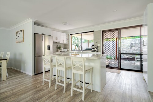 Pets welcome, family friendly home. 5 minute drive to beaches.