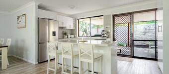 Pets welcome, family friendly home. 5 minute drive to beaches.