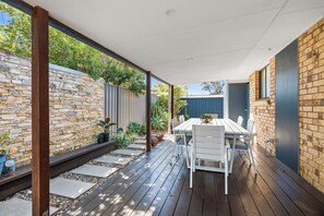 تناول الطعام بالخارج