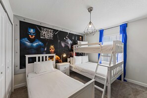 4 chambres, bureau, fer et planche Ă repasser, lit parapluie