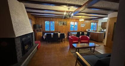 Spacious 5-bedroom chalet in charming Veysonnaz with WiFi