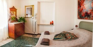 1 bedroom, iron/ironing board, travel cot, WiFi
