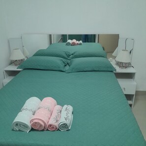 1 chambre, fer et planche à repasser, Wi-Fi gratuit, draps fournis