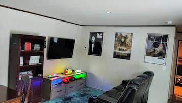 Smart TV, video games