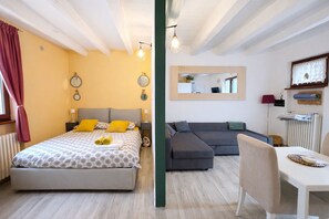 1 غرفة نوم ومكواة/لوح كي وواي فاي مجانًا وملاءات أسرّة