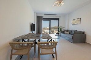 Deluxe Suite, Sea View | In-room dining - Limi Deluxe Suites (Hersonissos)
