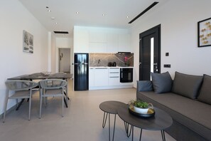 Deluxe Suite, Sea View | 1 bedroom, soundproofing, iron/ironing board, free WiFi - Limi Deluxe Suites (Hersonissos)