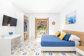 2 habitaciones, caja de seguridad en la habitación y escritorio 
