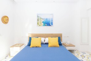 2 bedrooms, in-room safe, desk, iron/ironing board - Marescala Vacation - Casa Cicirusso, elegant apartment in Sorrento town center (Sorrento)