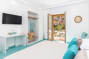 2 bedrooms, in-room safe, desk, iron/ironing board