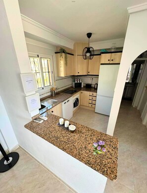 Private kitchen - Sunset View Golf Course Apartment Alicante (Ciudad Quesada)