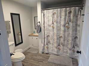 Towels, soap, shampoo, toilet paper