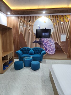 Desk, soundproofing, iron/ironing board, free WiFi