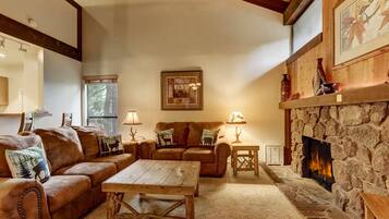 Condo, Multiple Beds, Fireplace, Mountain View (Lakeland Village #401) | Living area | 42-inch flat-screen TV with digital channels, fireplace