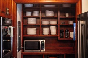 House, Multiple Beds, Patio, Mountain View (Sunset Cove) | Private kitchen | Fridge, microwave, oven, stovetop