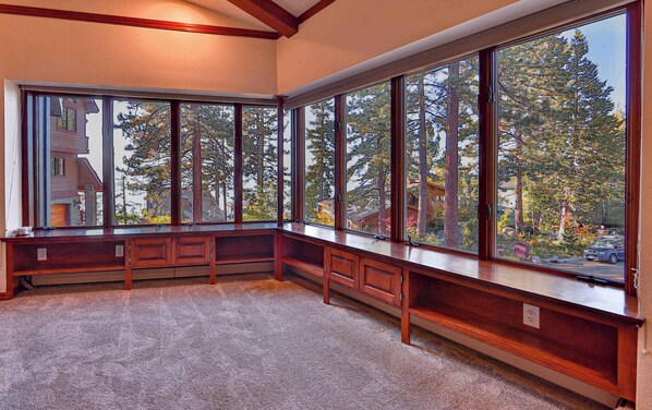 Interior - Sunset Cove Chic Tahoe Retreat (Glenbrook)