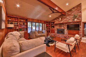 House, Multiple Beds, Patio, Mountain View (Sunset Cove) | Living area | TV