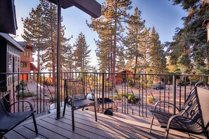 Property grounds - Sunset Cove Chic Tahoe Retreat (Glenbrook)