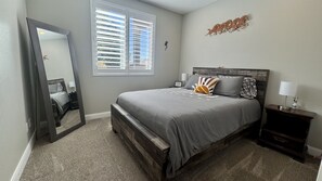 3 bedrooms, desk, iron/ironing board, free WiFi