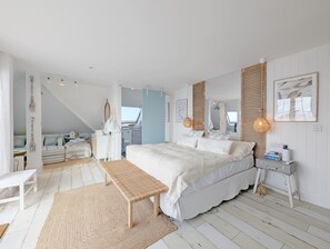 10 bedrooms, iron/ironing board, travel cot, WiFi - Sleeps 20 guests  in 10 bedrooms (Selsey)