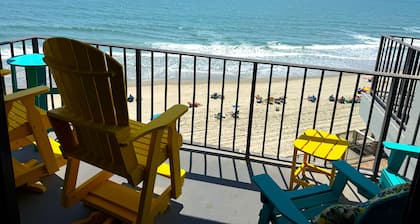 Hanna's Royal Garden Hideaway- 2 bed, 2 bath direct oceanfront condo