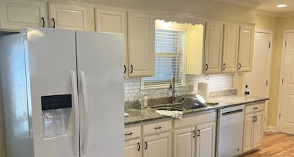Beautiful Town and Country Farm - Close to Oxford & Sardis/Enid Lakes
