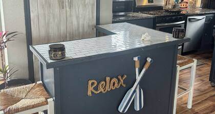 Lake Eufaula Beach front home....relaxing, fishing, boating, and holiday retreat