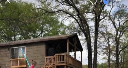 Lake Eufaula Beach front home....relaxing, fishing, boating, and holiday retreat