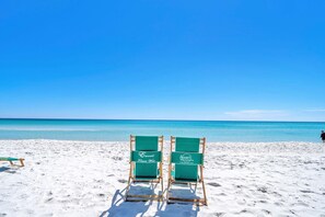 On the beach - 🌞🌴Emerald Towers West 2003 - Beachfront Blessings | Gulf Views + Walk to Beach (Fort Walton Beach)