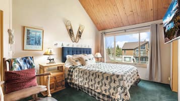 3 bedrooms, individually decorated, individually furnished, bed sheets