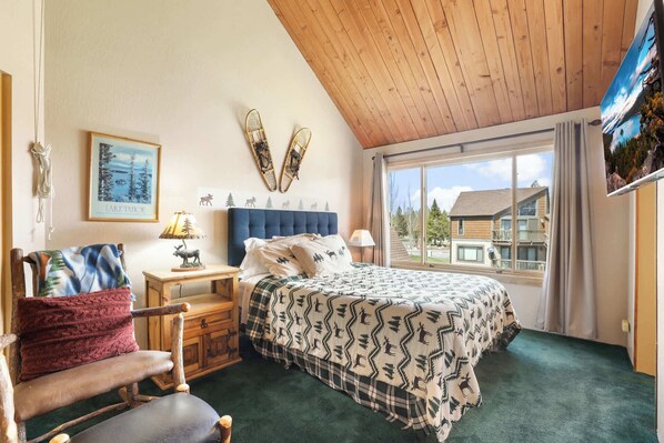 Apartment, Berbilang Katil, Patio, Mountain View (Tahoe Keys Marina View) | 3 bilik tidur, dihias secara berasingan 
