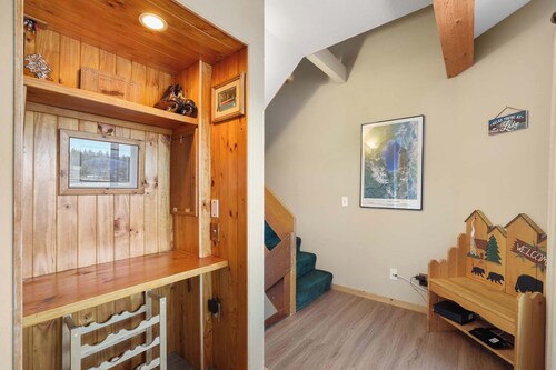 Tahoe Keys Marina View: 3 Bdr, Desirable Community