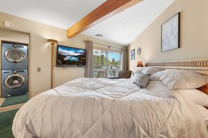 Căn hộ, nhiều giường, sân hiên, quang cảnh núi (Tahoe Keys Marina View) | 3 phòng ngủ, trang trí khác biệt