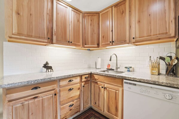 Apartment, Multiple Beds, Patio, Mountain View (Tahoe Keys Marina View) | Private kitchen