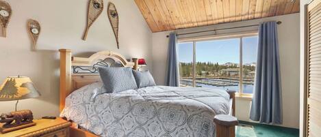 Appartement, Meerdere bedden, terras, uitzicht op bergen (Tahoe Keys Marina View) | 3 slaapkamers, individueel gedecoreerd, individueel gemeubileerd