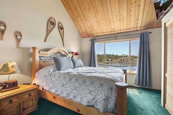 Căn hộ, nhiều giường, sân hiên, quang cảnh núi (Tahoe Keys Marina View) | 3 phòng ngủ, trang trí khác biệt