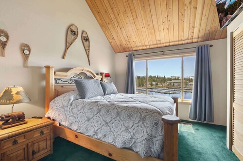 Tahoe Keys Marina View: 3 Bdr, Desirable Community