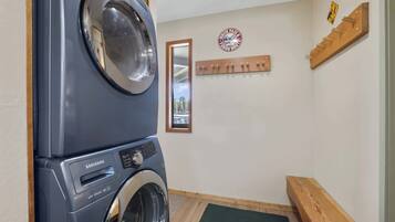 Apartment, Berbilang Katil, Patio, Mountain View (Tahoe Keys Marina View) | Bahagian dalam