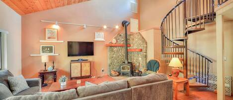 House, Multiple Beds, Patio, Mountain View (Tahoe Family Getaway) | Living area