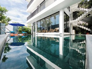 15 outdoor pools